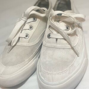 4 Earth white tennis shoes, women's size 7.5 - gently used.
